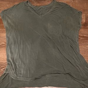 AE oversized neck shirt, stretchy material, slits on side and pocket